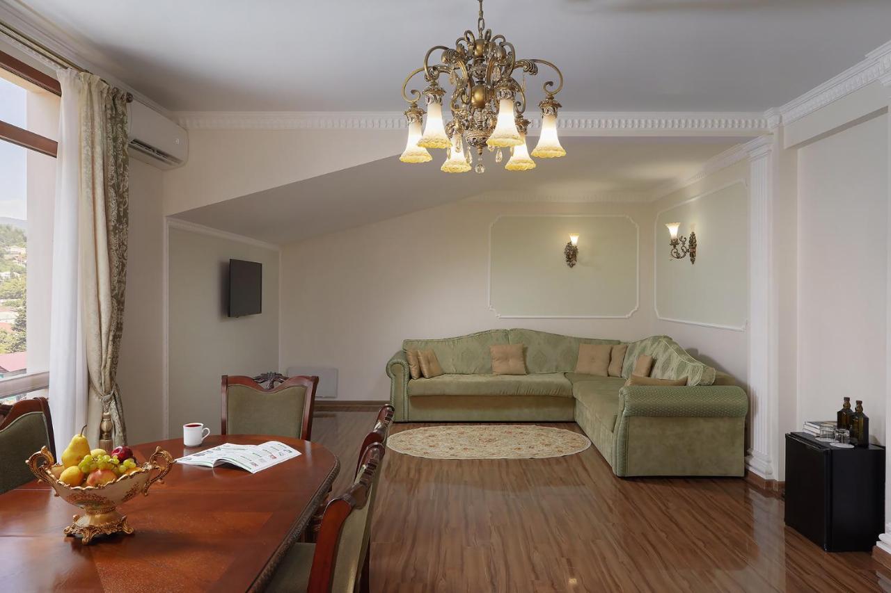 Garuda Boutique Hotel Sukhumi Bagian luar foto