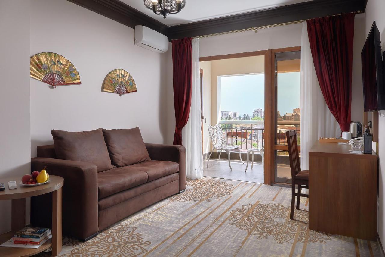 Garuda Boutique Hotel Sukhumi Bagian luar foto