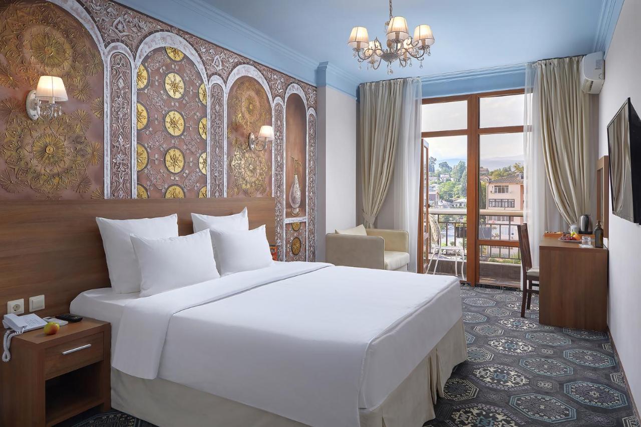 Garuda Boutique Hotel Sukhumi Bagian luar foto